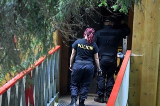 Vandalové rozmlátili dveře lesního hrádku Aichelburg v Krkonoších - Novinky