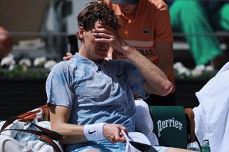 Roland Garros | Obrovský šok na Roland Garros. Zraněný Sinner končí již ve druhém kole - Sport.cz