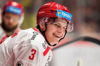 Umí štvát úplně všechny. Sikora věří, že to ho může dostat i do NHL - Seznam Zprávy