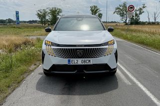 Prý hrozí pokuta za něco, co dělá skoro každý slušný řidič. Zeptali jsme se policie, jak to je doopravdy - Garáž.cz