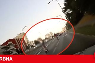 Koloběžkáři se řítili silnicí padesátkou, řidičák neměl ani jeden