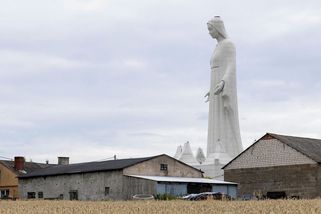V Polsku vysvětili obří sochu Panny Marie, nejvyšší v Evropě - Seznam Zprávy