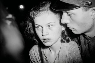 Deník z lágru na Strahově: V noci si vojáci chodili pro ženy. „Znovu se zrodil temný středověk“ - Médium.cz