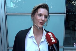 Sukně tak krátká, že z ní čouhala halenka: Hvězda filmu Bojovník ukázala sexy nohy