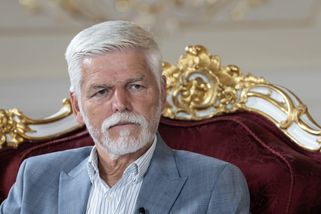 GLOSA: Pavel připouští návrat monarchie aneb Panovnický plnovous hlavy státu