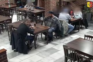 Desetisekundovou krádež jako z učebnice zachytila kamera v pražské hospodě, dvojici hledá policie - Novinky