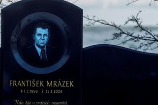 Mrázek i Gross pátrali po miliardách z údajného konta KSČ v Rakousku - Seznam Zprávy