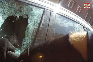 Matce se v Brně ve vedru zamklo auto, uvnitř zůstalo roční dítě - Novinky