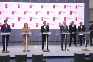 „Stále si plete, že je ve vládě.“ Babiš v přímém přenosu setřel Okamuru - Novinky