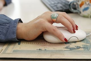 Banka ženě stopla podezřelé platby, podvodník jí pomohl účet odblokovat