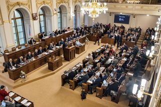 Sněmovna schválila omezení pravomocí prezidenta k vedoucím stálých misí - Seznam Zprávy