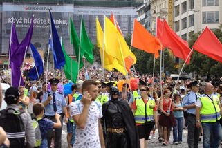 Praque Pride jako masopust? Ne, jde o estrádu za naše peníze
