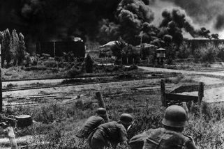 Majkop 1942: Němci dobyli ropnou oblast. Sověti ale zničili vše, co mohlo Hitlerovi dát palivo - Médium.cz
