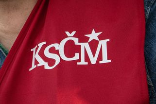 Členové KSČM byli na výletě v Rusku. Když se chtěli vrátit, Lotyši je nepustili přes hranice - Novinky