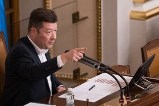 Okamura nechal ze sněmovní budovy odstranit ukrajinskou vlajku - Seznam Zprávy