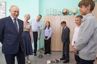 Sklady hoří a Rusové pochybují. Jaké starosti má před volbami Putinův režim - Seznam Zprávy