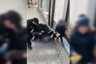 Další vyšinutý zákrok policie před malým dítětem - Novinky