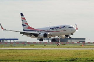 Neobvyklá otočka na pražském letišti. Letadlo se vracelo pro deset striptérek - Seznam Zprávy