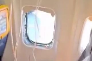 Drama s cestujícím v okénku: Sklo boeingu Ryanairu prorazily odlomené části motoru - Novinky