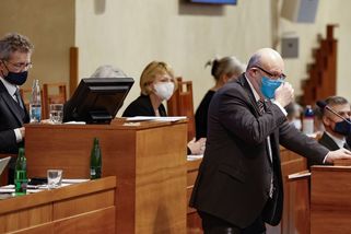 Facka vládní koalici, zní z opozice po odmítnutí pandemického zákona v Senátu - Novinky