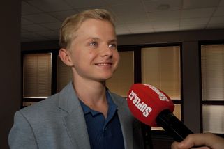 Z roztomilého synka Laviho z Vyšehradu je mladý muž: Filmový Richard odhodil brýle a pořádně zmužněl - Super.cz