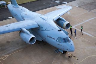 První armádní Embraer C-390 už létá, vojáci zveřejnili video - Novinky