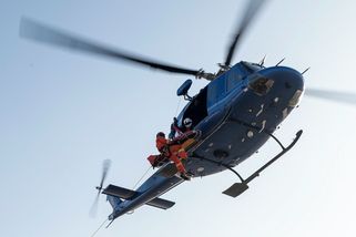 České turisty v Alpách musel zachraňovat policejní vrtulník - Seznam Zprávy
