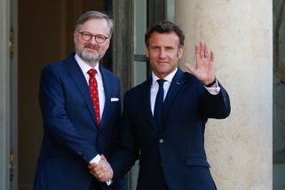Fiala jede do Paříže na válečný summit. Jde o český plán vyzbrojit Ukrajinu - Seznam Zprávy
