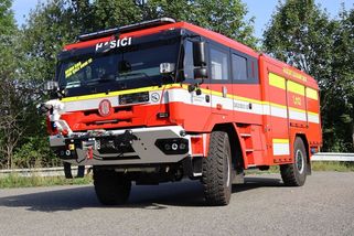 Tatra ukázala další nový hasičák. Má speciální dlouhou kabinu a aktuálně se bude velmi hodit - Garáž.cz