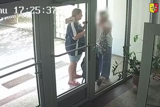 Seniorku srazilo auto, kvůli zlomeninám krvácela. Pražská policie hledá ženu z videa - Novinky