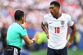 MS fotbal | Obrázek z MS, který vyvolal bouři. Proč nedostal červenou? diví se komentátoři - Sport.cz