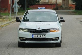 Zvládli byste autoškolu na první dobrou? Vyzkoušejte si sadu nových testových otázek - Garáž.cz