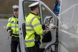 Jízda na červenou za 6 bodů. Jak se má změnit bodový systém - Seznam Zprávy