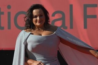 Jitka Čvančarová na červeném koberci překvapila štíhlejší postavou i naditým dekoltem