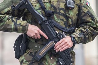 Povinná vojna pro Čechy už se rýsuje, vlastenci ale bránit zemi nechtějí - Médium.cz