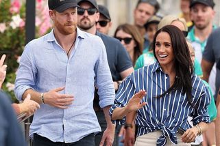 Princ Harry a Meghan ukázali děti! Nové fotky obletěly svět