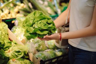 Nejhorší zelenina ze supermarketu. Češi ji kupují denně a myslí si, že je zdravá, ale netuší, co obsahuje