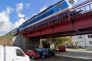 Děti Země napadají modernizaci železnice v Brně. Ničit zdraví lidem lze jen do 22 hodin, píší
