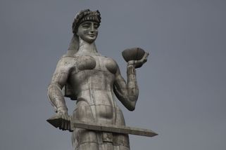 Zrádci národa. Občanskou společnost v Gruzii trápí noční můra, aktivistům hrozí vězení - Médium.cz