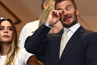 David Beckham slzel u anglické hymny a Victoria se tvářila jako kakabus