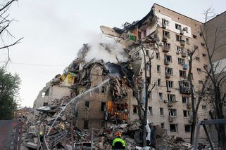 Kyjev v plamenech. Rusko na něj poslalo desítky dronů a balistické rakety - Novinky