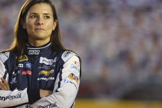 Nevypadáš zdravě, kritizovali ji. A tak se jim závodnice z NASCAR ukázala v bikinách