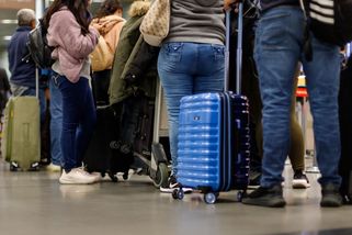 Dvě hodiny ve frontě. Nové kontroly EU zdvojnásobily čekání na velkých letištích - Novinky