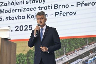 Policie obvinila exšéfa železnic, u kterého našla v trezoru 80 milionů - Seznam Zprávy