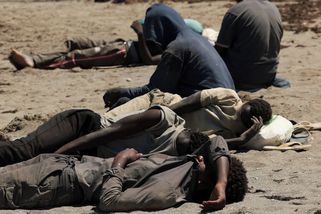 Hlad a strach v Ceutě: Migranti vykrádají domy, radikálové je začali lovit - Novinky