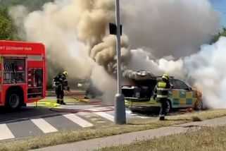 Poblíž pražské nemocnice Motol shořela sanitka - Novinky