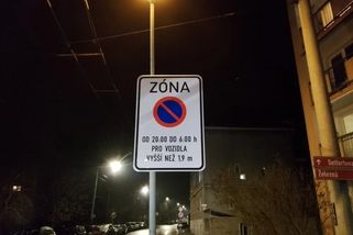 V Ústí nad Labem si policisté posvítili na velká auta na parkovištích. Mají tam totiž zákaz