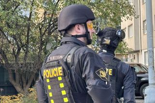 Policie pátrá po dvou cizincích, kteří uprchli ze zařízení ve Vyšších Lhotách - Novinky