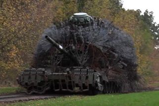 Rusové mění taktiku. Fotografie a video ukazují, že vytváří 2krát větší „carské tanky“, které nezdolají ani desítky dronů
