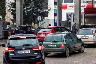 Zastropujeme marže u paliv a možná snížíme i spotřební daň, připustil Babiš - Seznam Zprávy